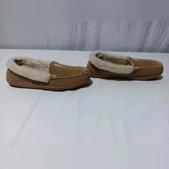 Clarks Leather upper with Faux fur lined  Moccasin slippers.Ladies size 8 - Picture 3 of 9